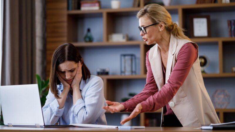 7 Striking Signs Of Micromanagement And How To Deal With