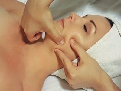 Facial Lifting Massage Techniques From An Esthetician