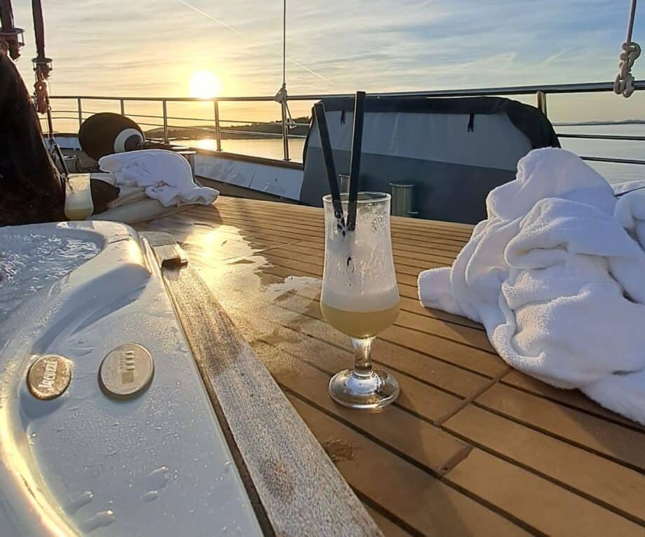 1727262367 520 Yacht charter etiquette Dos and donts for a smooth sailing