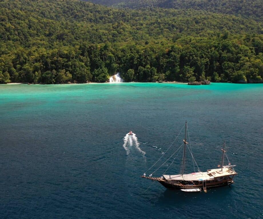 1728837137 776 Luxury yacht expeditions in remote regions of Indonesia