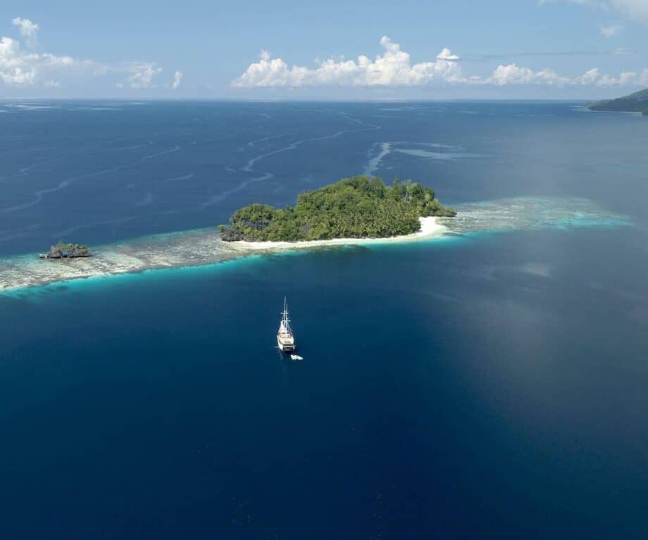 1728837139 919 Luxury yacht expeditions in remote regions of Indonesia