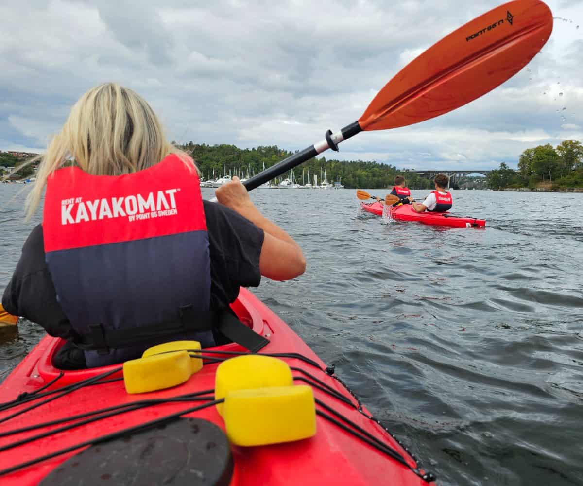 KAYAKOMAT paddling at Naka Strand