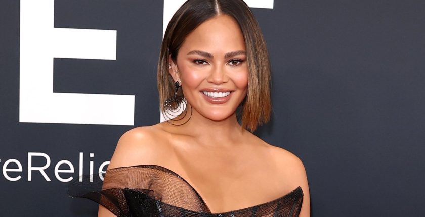 Chrissy Teigen Mom-Shamed for Bath Photo With Kids