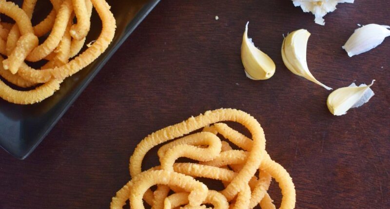 Poondu Varagu Murukku Recipe | Garlic Kodo Millet Murukku – Diwali Snacks